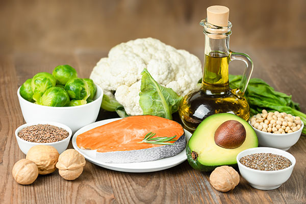 antientzendliche-ernaehrung lachs-avocadoöl-walnüsse-chia-leinsamen-blumenkohl-kohlsprossen-sojabohnen